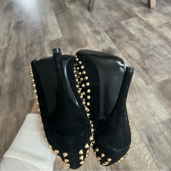 Beautiful Steve Madden Mini Rock Stud Heels - Picture 8 of 9